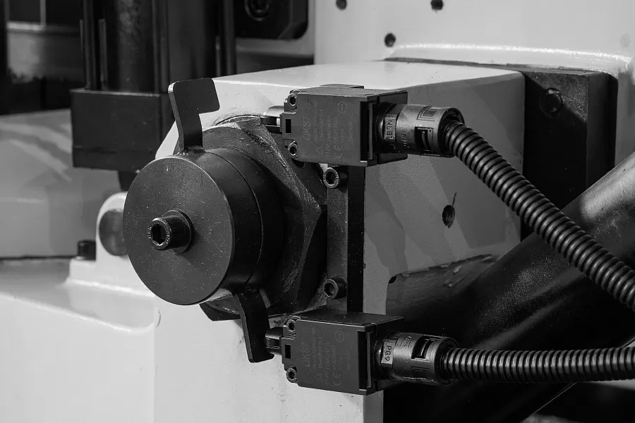 Гидравлический ленточнопильный станок Stalex BS-460G-JC