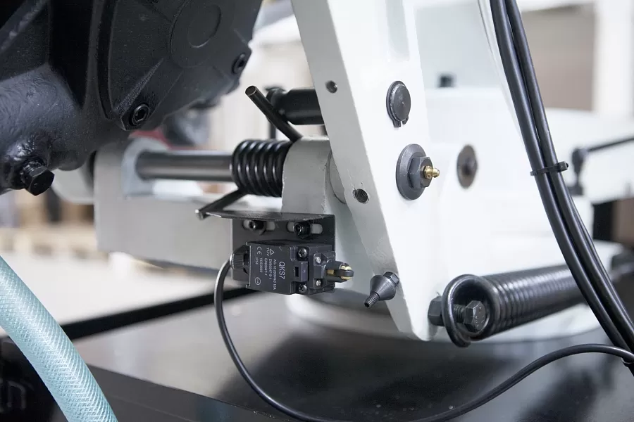 Станок ленточнопильный с гидроразгрузкой Stalex BS-1018R