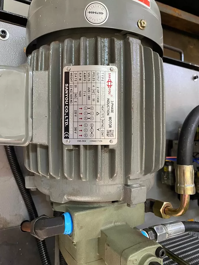 Гидравлический ленточнопильный колонный станок Stalex SBS-650